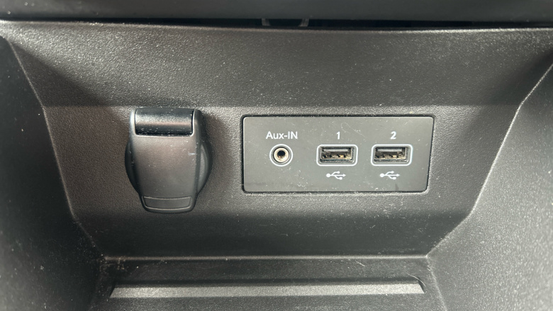 Renault Clio 1.0 TCe 100 Iconic 5dr Petrol Hatchback